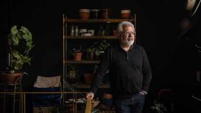 Lucho Correa, suscriptor de EL PAÍS, en Bogotá.