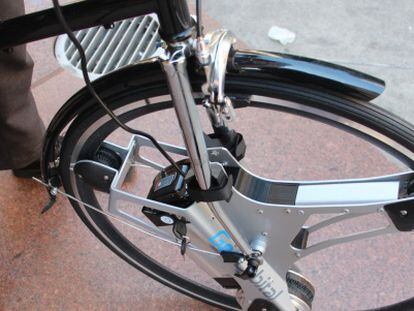 Esta rueda convierte cualquier bici en eléctrica