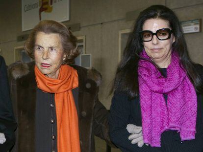 Liliane Bettencourt y su hija Fran&ccedil;oise en una imagen de 2011