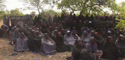 Fotograma del vídeo difundido por Boko Haram tras el secuestro.