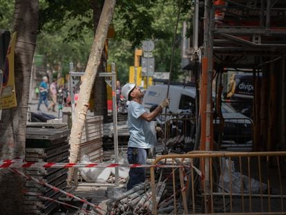Un obrero de la construcción, el 10 de mayo en Barcelona.