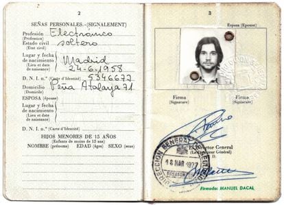 Pasaporte de Vicente Cuervo, emitido el 18 de marzo de 1977