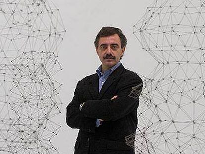 Manuel Borja-Villel, en la exposición de Gego en el Macba.