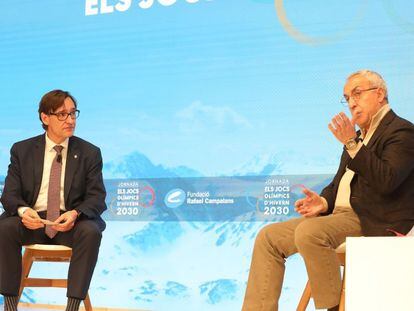 El presidente del Comité Olímpico Español (COE), Alejandro Blanco, junto al secretario general del PSC, Salvador Illa, en unas jornadas de debate de la Fundación Rafael Campalans.