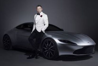 Daniel Craig, el último James Bond, con un Aston Martin DB10, que conduce en la película Spectre