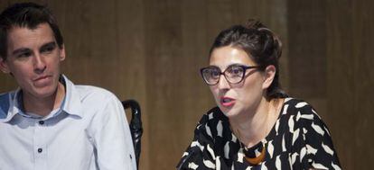 El edil de Participación, Pablo Soto, y la directora del proyecto de transparencia, Victoria Anderica Caffarena, en un acto en julio.