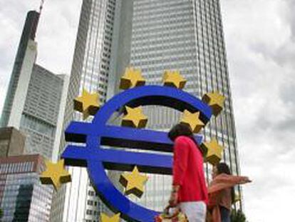 El BCE refuerza la liquidez en dólares para proteger a la banca francesa