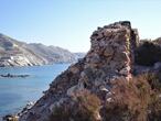 Restos del muro que rodea la isla del Fraile, en Murcia