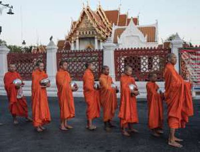 Monjes budistas en Bangkok.
