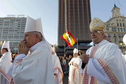 Un grupo de obispos al inicio de la tradicional celebración de la Misa de las Familias.