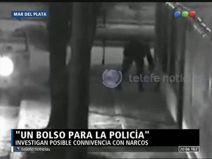 Una cámara de seguridad capta un presunto pago de sobornos a la policía de Buenos Aires.