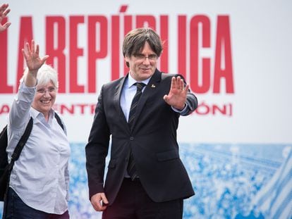 Desde la izquierda, Antoni Comín, Clara Ponsatí y Carles Puigdemont, en febrero de 2020 en Perpiñán (Francia).