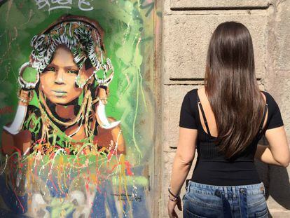 Mural de Akore en el número 11 de la calle Cremat Gran i Xic de Barcelona.