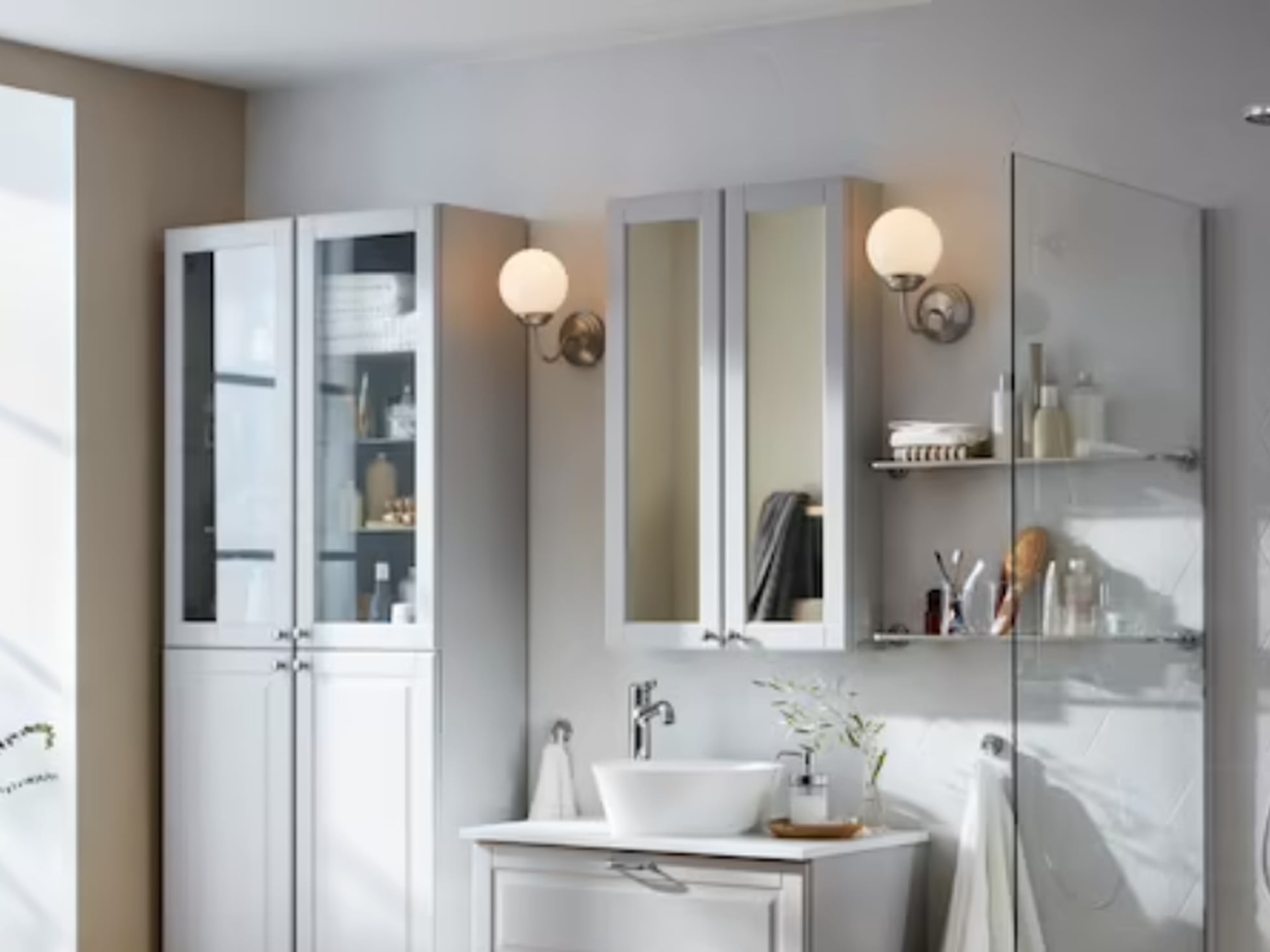 Este armario para baño, con espejo y dos puertas, es top ventas en Ikea | Escaparate: compras y ofertas | EL PAÍS