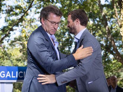 El actual líder del PP, Alberto Núñez Feijóo, y el expresidente nacional del PP, Pablo Casado, en Pontevedra en septiembre de 2019, cuando el primero presidía la Xunta y el segundo, el PP.