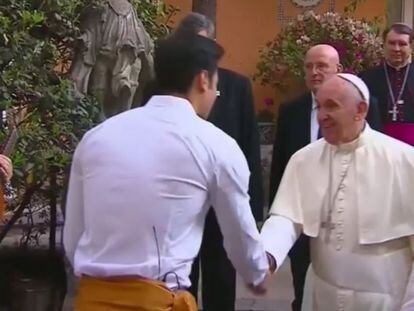 El Papa agradeció a los mariachis por su presentación.