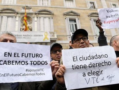 Conductors de VTC es manifesten aquest dimarts davant la Generalitat.