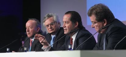 De izquierda a derecha, Roberto Alc&aacute;ntara (Herradura Occidente), Moises Naim, Juan Carlos Escotet (Banesco) y Jaime Gilinsky, del grupo colombiano Gilinski.