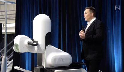 Elon Musk presentó también un robot quirúrgico durante el evento organizado por Neuralink para mostrar sus últimos avances.