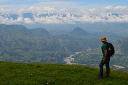 En el valle del Cauca (Colombia) se han hallado sedimentos procedentes del arco de Panam&aacute;  (al fondo) de hace unos 15 millones de a&ntilde;os.