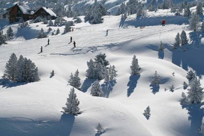 Esquiadores en la estación de La Pierre Saint-Martin, en el Pirineo francés.  