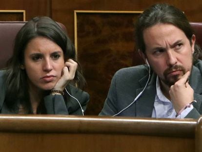 Irene Montero y Pablo Iglesias en el pleno del Congreso.