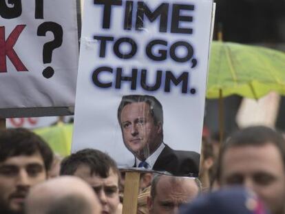 Protestas en Londres tras conocer la conexi&oacute;n de Cameron con Panam&aacute;.