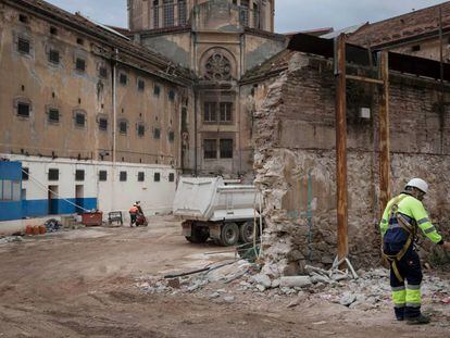 Si el Clínic es fes a la Model tindria l’Estació de Sants a tocar.