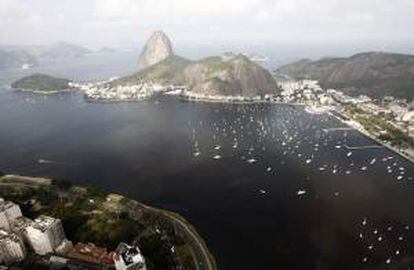 Fotografía tomada en julio de 2012 en la que se registró una panorámica del cerro del Pan de Azucar, en Río de Janeiro, Brasil. EFE/Archivo