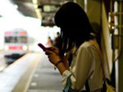Los asistentes de los móviles fracasan al recibir preguntas sobre salud mental o violencia machista