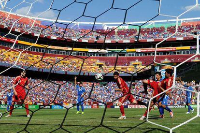 Villa marca el primer tanto en el amistoso que enfrentó a España y El Salvador.