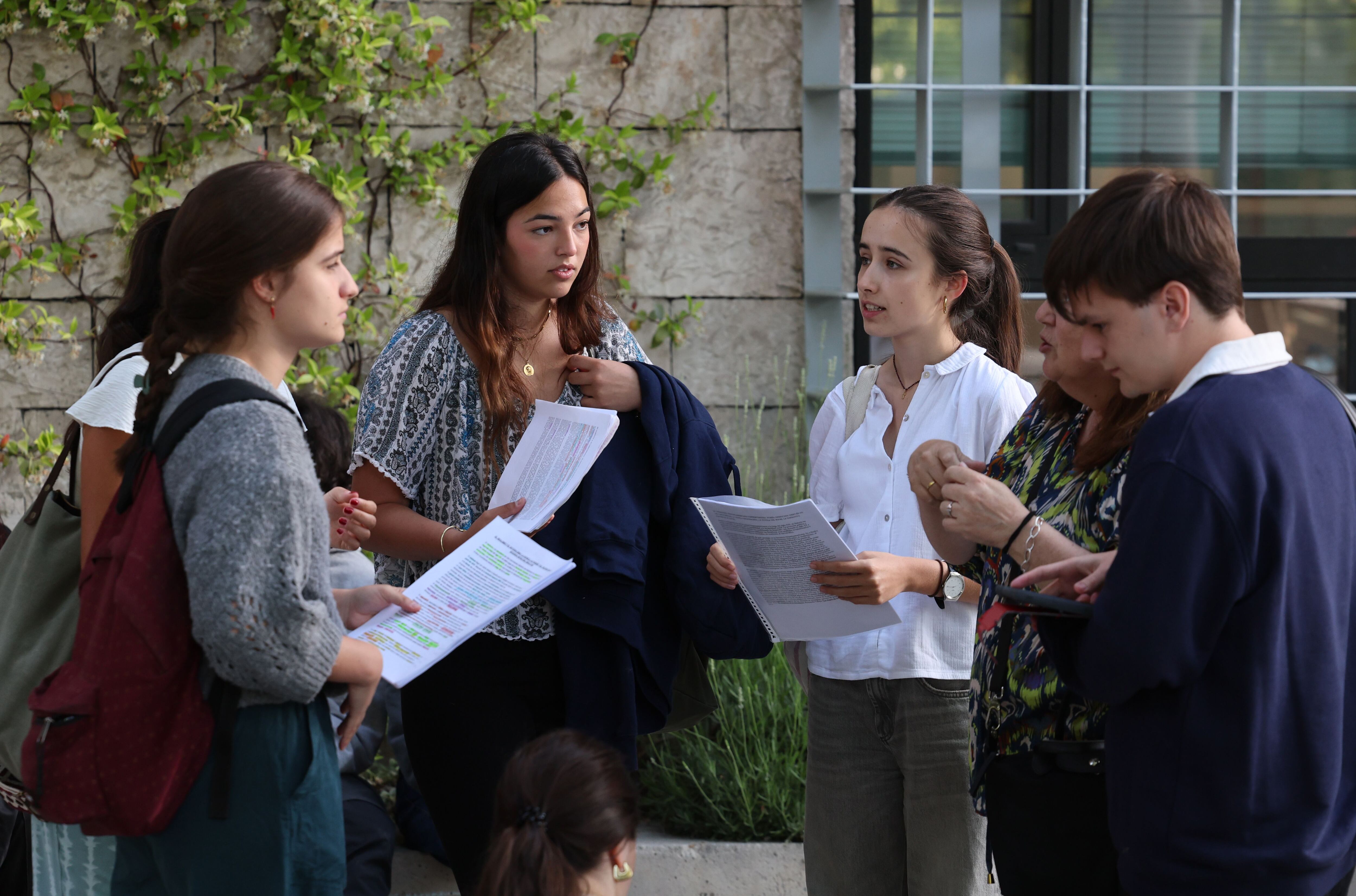 Polémica por un examen de Matemáticas de la Evau: miles de alumnos piden que se impugne una prueba en Madrid por considerarla demasiado difícil