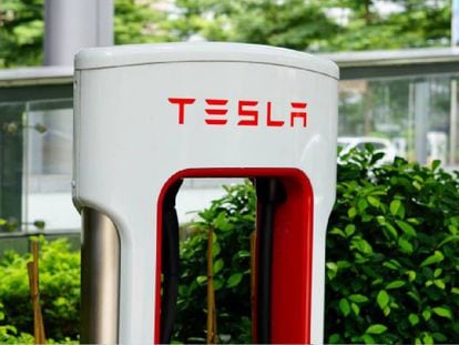 Próximo paso de Tesla: que sus coches eléctricos puedan cargarse de forma inalámbrica