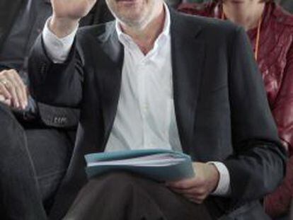 El secretario general del PSOE, Alfredo P&eacute;rez Rubalcaba, durante el acto celebrado el 7 de abril de 2013 en la sede del partido para presentar su propuesta para lograr un compromiso nacional contra al pobreza.