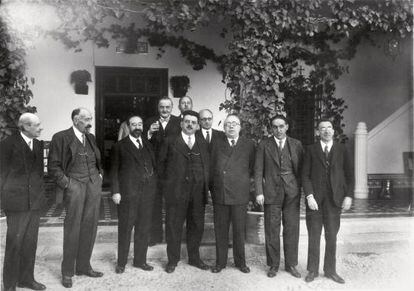 Almuerzo en el Cigarral en 1932. En el centro, Édouard Herriot; a su izquierda, Manuel Azaña, Gregorio Marañón y Luis de Zulueta; a su derecha, Fernando de los Ríos.