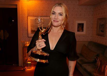 Kate Winslet con su Emmy.