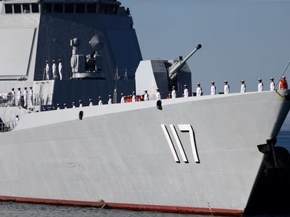 Un buque de guerra chino en unas maniobras militares conjuntas con Irán y Rusia en el Golfo de Omán.