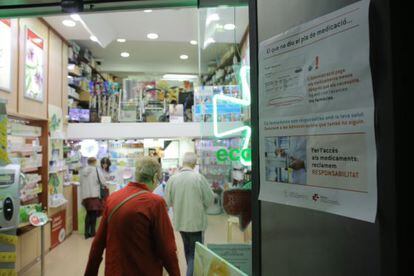 Les farmàcies protesten pels retards en el pagament dels medicaments.