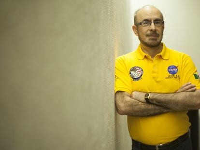 El astronauta Rodolfo Neri Vela en la Ciudad de México.