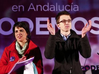 Teresa Rodríguez e Íñigo Errejón, en el mitin de Sevilla.