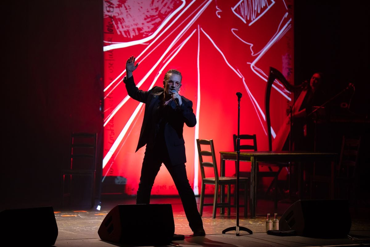 Bono strips emotionally naked in Madrid in his most atypical concert |  Culture
– News X