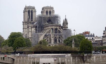 La catedral de Notre-Dame de París aquest matí, després de l'incendi.
