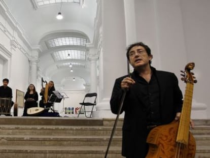 Los integrantes de Capella de Ministrers, ayer, durante su concierto en el Centre del Carme, en Valencia.