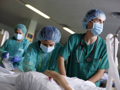 Imagen tomada en la Unidad de Cuidados Intensivos de Trauma del Hospital Doce de Octubre de Madrid.