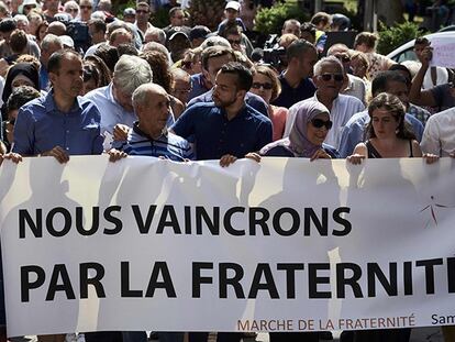 Manifestación contra el terrorismo en Lyon convocada por el consejo musulmán, este sábado.