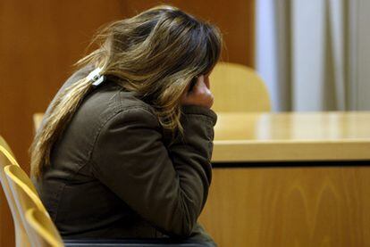 Ainhoa Nogales, una de las asesinas, durante la primera sesión del juicio por la muerte del joven transexual.