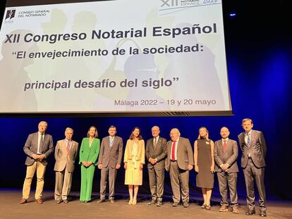 Foto de la inauguración: De izquierda a derecha: Francisco Salado, presidente de la Diputación de Málaga, Antonio Ojeda, primer presidente del Parlamento de Andalucia (maestro de ceremonia), María Teresa Barea, decana del Colegio Notarial de Andalucía,  Ángel Martínez Sanchiz, presidente del Consejo General del Notariado, Pilar Llop, ministra de Justicia, Francisco de la Torre, alcalde de Málaga, Antonio Julián Rodríguez, secretario de Estado de Justicia, Sofía Puente, directora general de seguridad jurídica y fe pública, Francisco Javier Salas, subdelegado del Gobierno y Rodrigo Tena, coordinador general del XII Congreso Notarial Español.