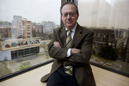 Antonio Carrascosa en su despacho en la sede del FROB, en el coraz&oacute;n financiero de Madrid. 