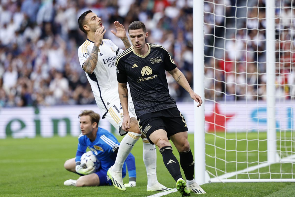 Real Madrid – Unión Berlín, en directo | Los blancos dominan la posesión del encuentro y buscan el gol ante un ordenado equipo alemán | Fútbol | Deportes