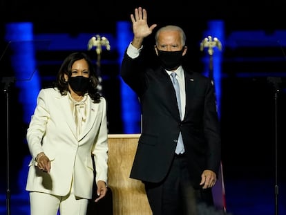 Joe Biden y Kamala Harris, protegidos con mascarillas, el pasado sábado en Wilmington, Delaware.